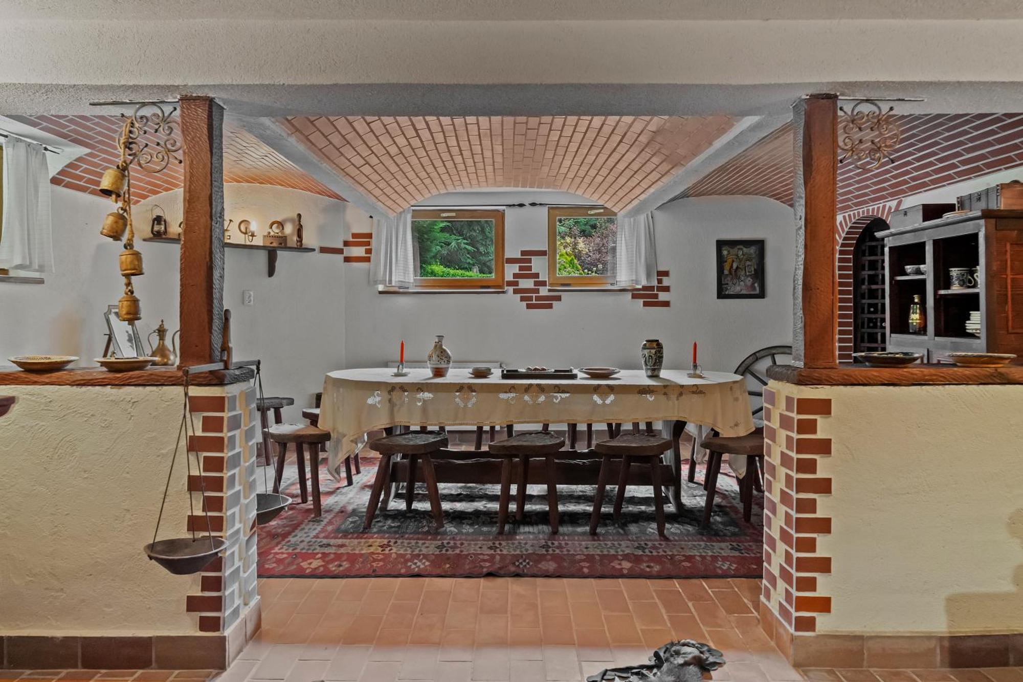 Wine Cellar Villa With Beautiful Garden In Sinaia - Busteni Poiana Tapului Esterno foto