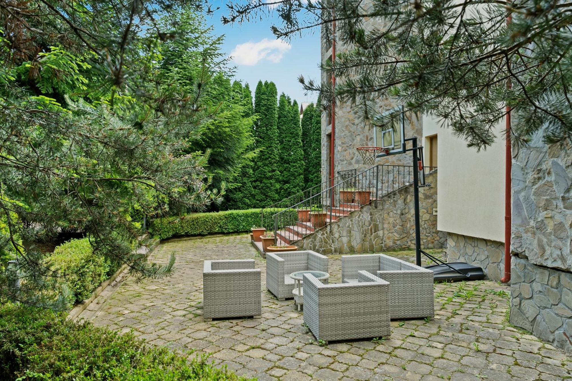 Wine Cellar Villa With Beautiful Garden In Sinaia - Busteni Poiana Tapului Esterno foto
